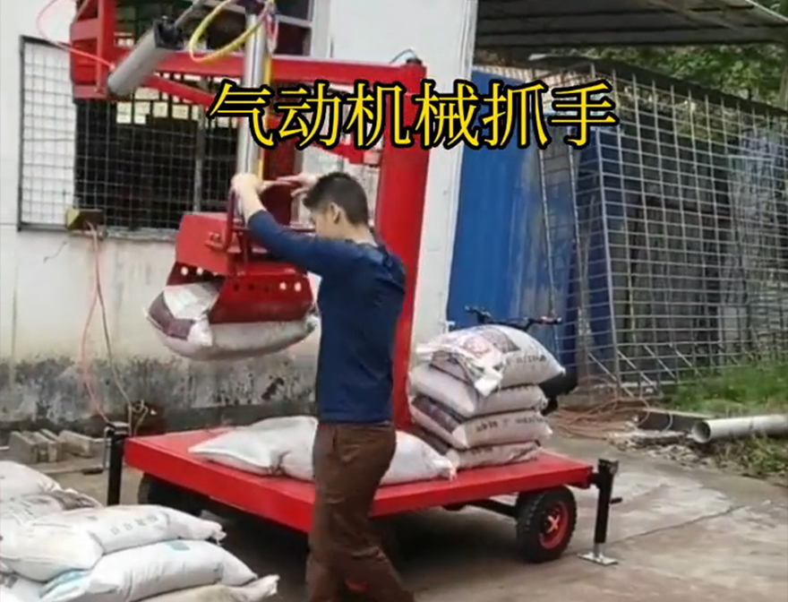 丰宁满族自治县机械抓手液压抓沙机械抓手价格丰宁满族自治县酒糟抓斗助力机械臂青储搬运机处理